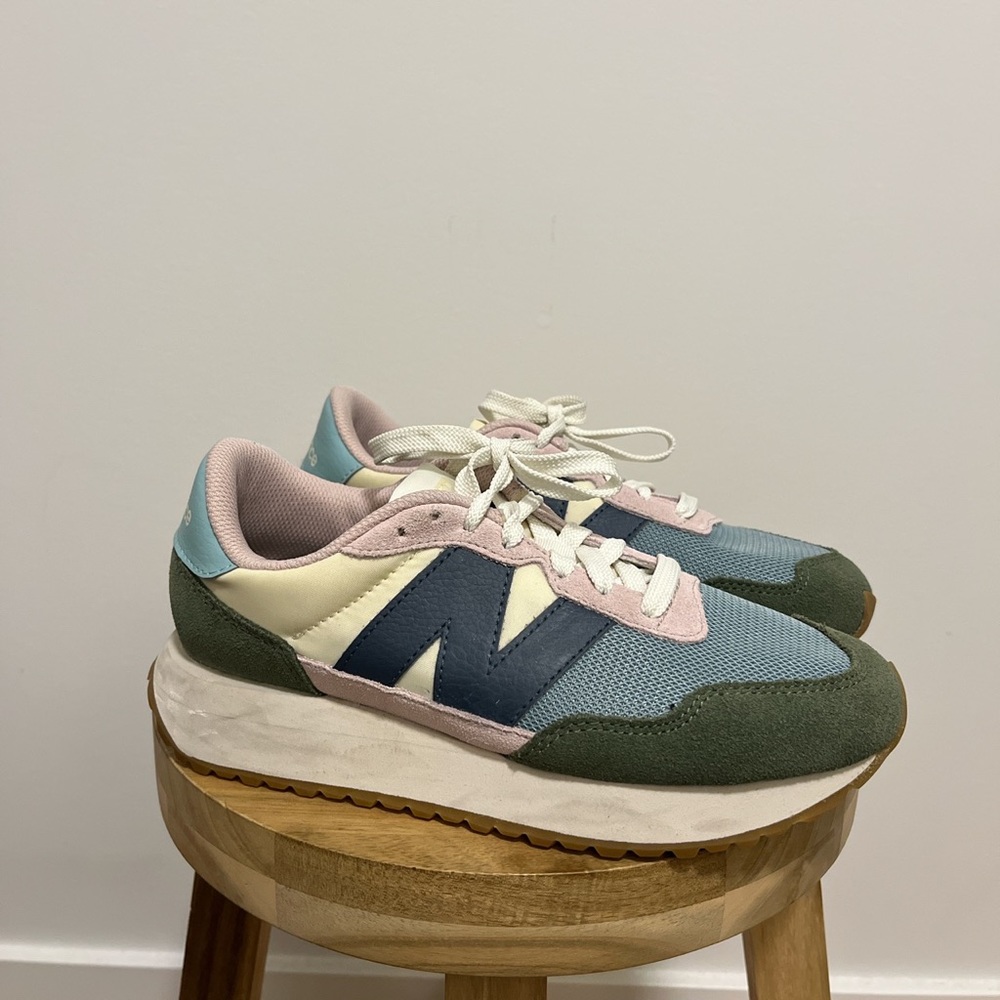 New Balance 237 - Picture 4 of 8